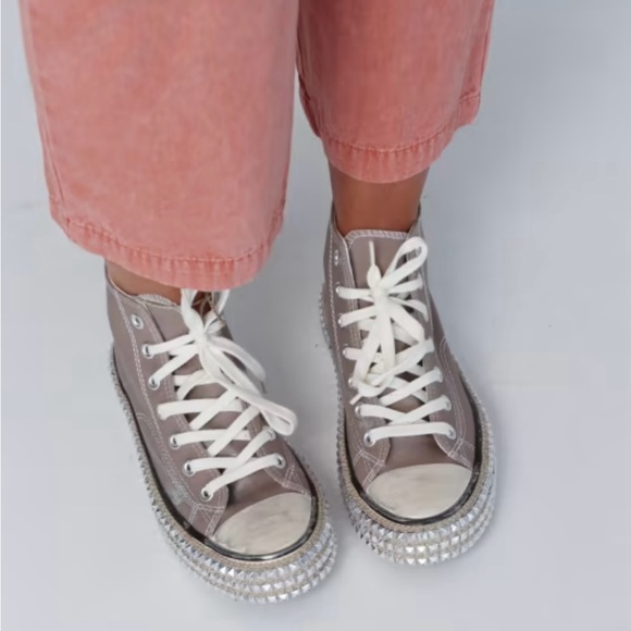 Three bird nest
CHANTEL STUDDED HIGH TOP SNEAKER in mocha size 8.5 - Picture 2 of 6